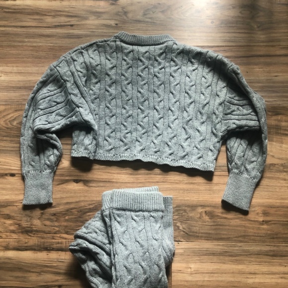 Chunky knit sweater lounge outfit - Picture 2 of 5